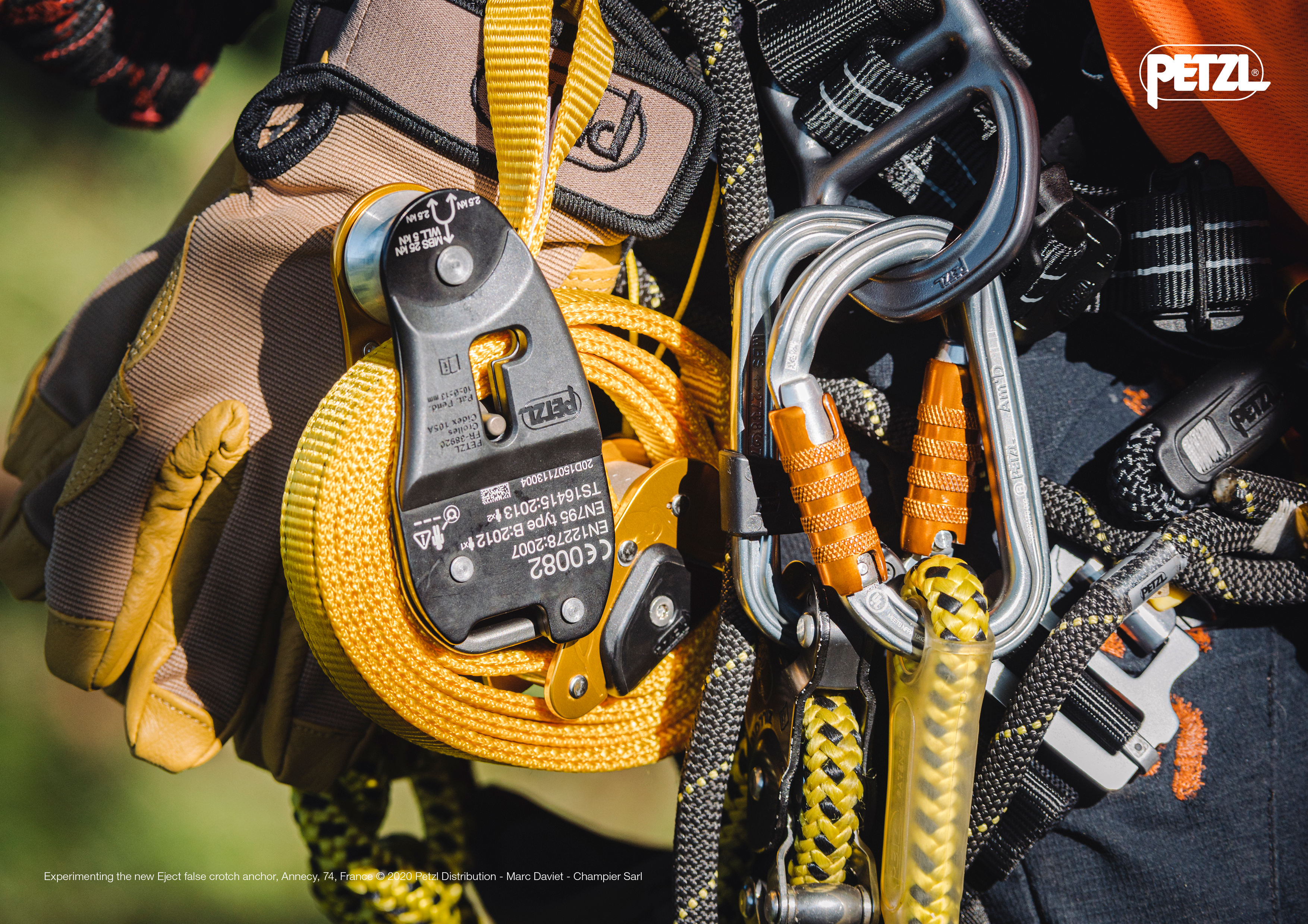 Experimenting the new Eject false crotch anchor-France Use only with Petzl logo and2020-PETZL DISTRIBUTION MarcDaviet-ChampierSarl-With Logo 1_1117_20_LD_AL