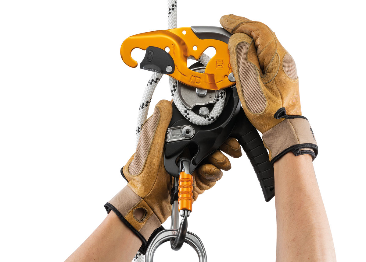 PETZL ABSEILING DEVICE I'D® S